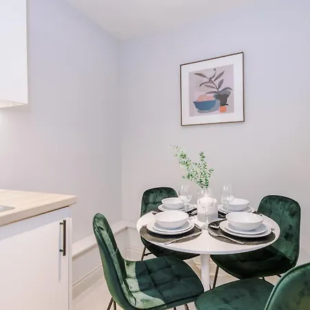Designer In Leeds Sleeps 6
