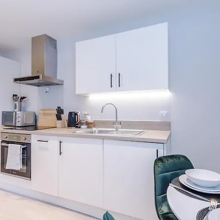 Designer In Leeds Sleeps 6 * Leeds (West Yorkshire)