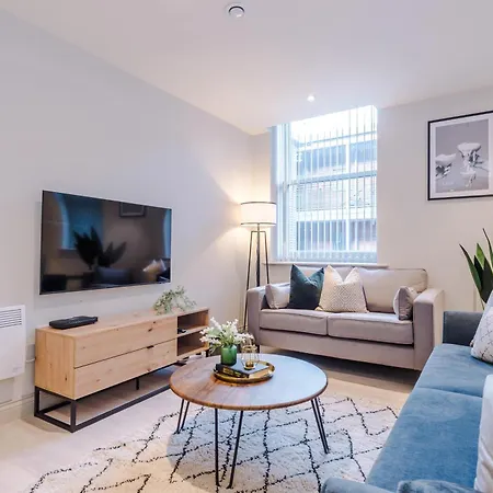 Apartment Designer In Leeds Sleeps 6 *