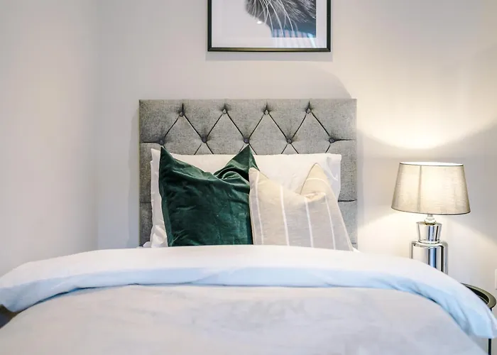 Luxury In Sleeps 6 By Purestay