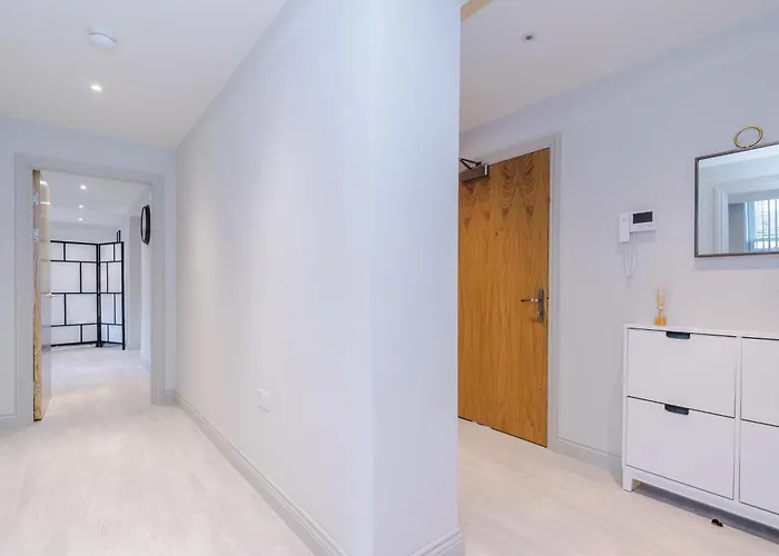 Luxury In Sleeps 6 By Purestay Leeds (West Yorkshire)