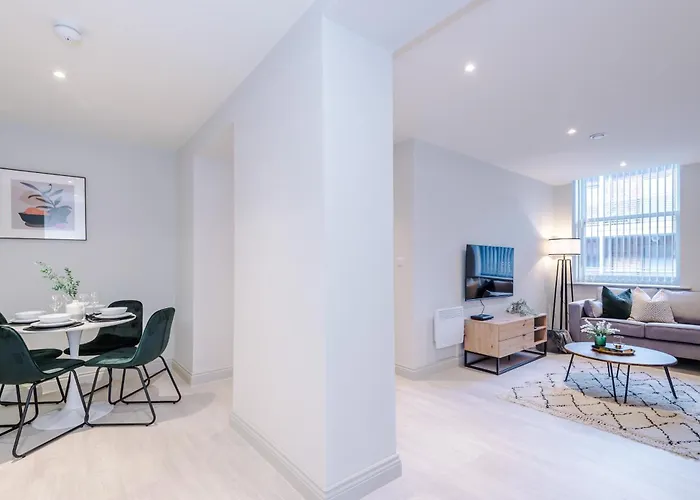 Luxury In Sleeps 6 By Purestay Leeds (West Yorkshire)